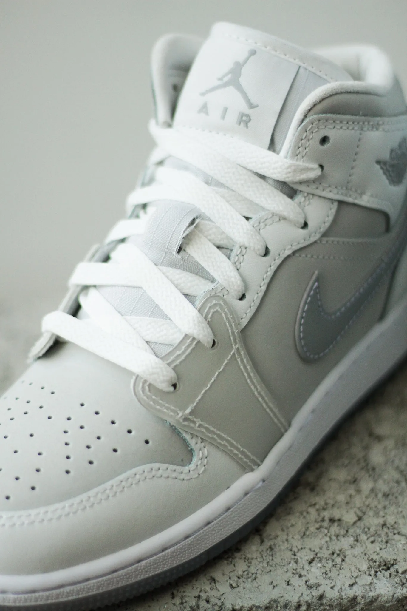 AIR JORDAN 1 MID SE BG "SUMMIT WHITE/METALLIC SILVER"