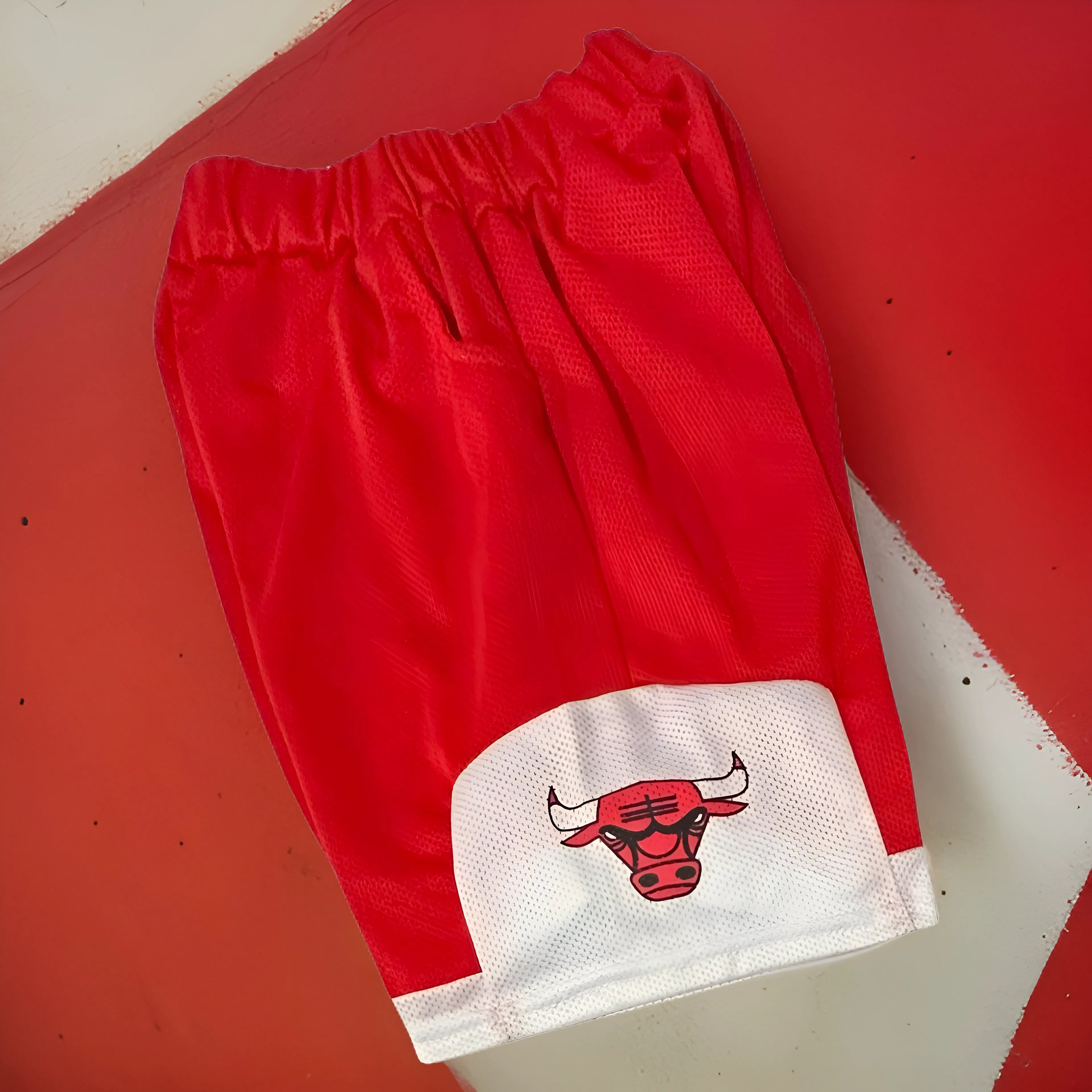 *CHICAGO BULLS* KIDS MESH BASKETBALL STYLE SHORTS (RED-WHITE) (140 cm WAIST)