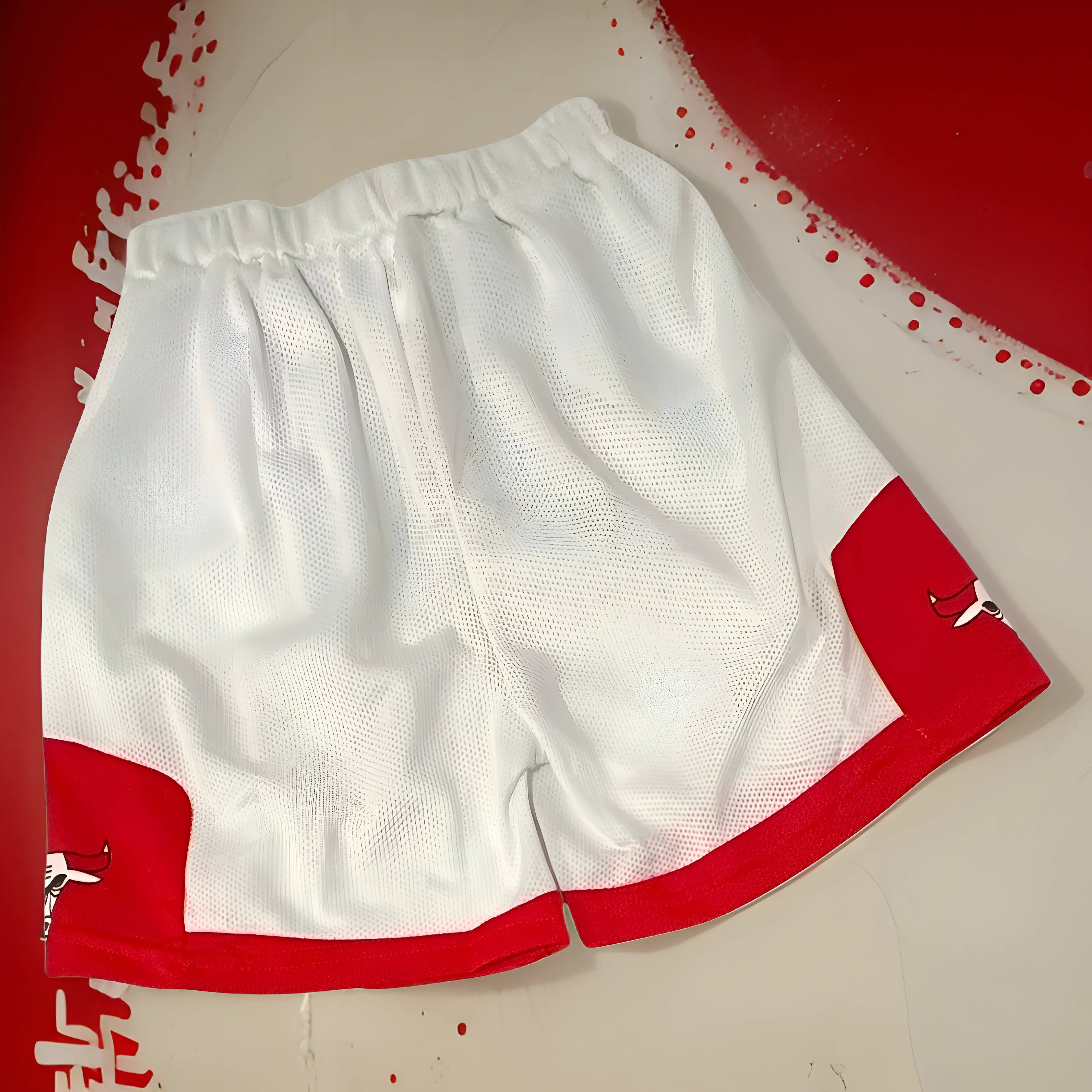 *CHICAGO BULLS* KIDS MESH BASKETBALL STYLE SHORTS (WHITE-RED) (150 cm WAIST)