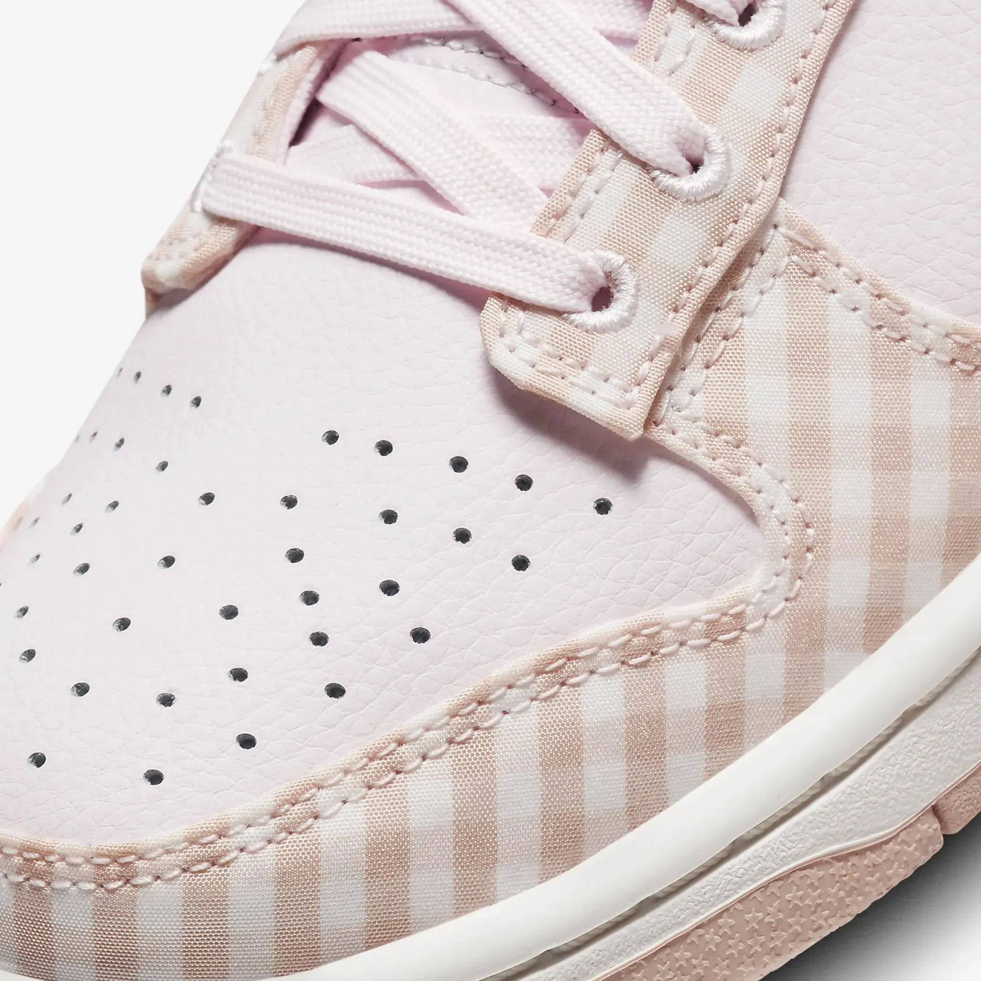 Nike | WMN'S DUNK LOW  { PEARL PINK/SUMMIT WHITE-PINK OXFORD