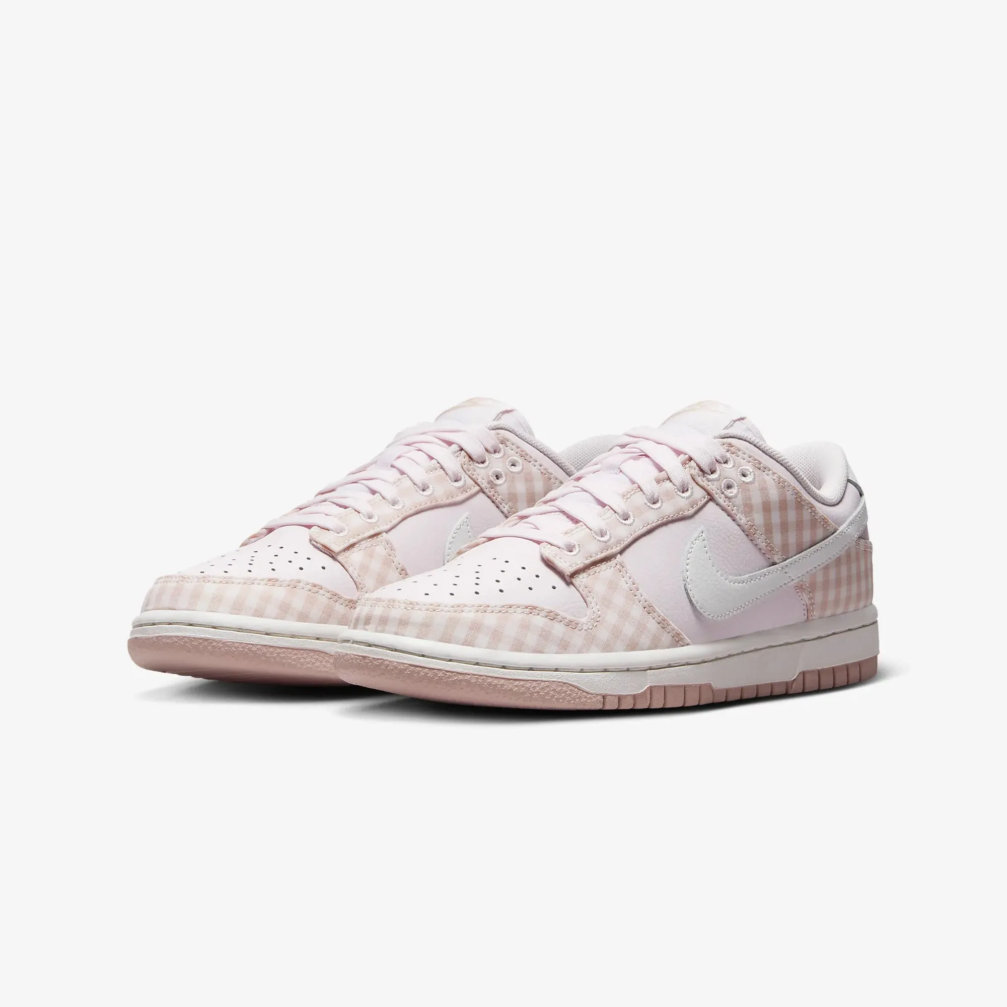 Nike | WMN'S DUNK LOW  { PEARL PINK/SUMMIT WHITE-PINK OXFORD