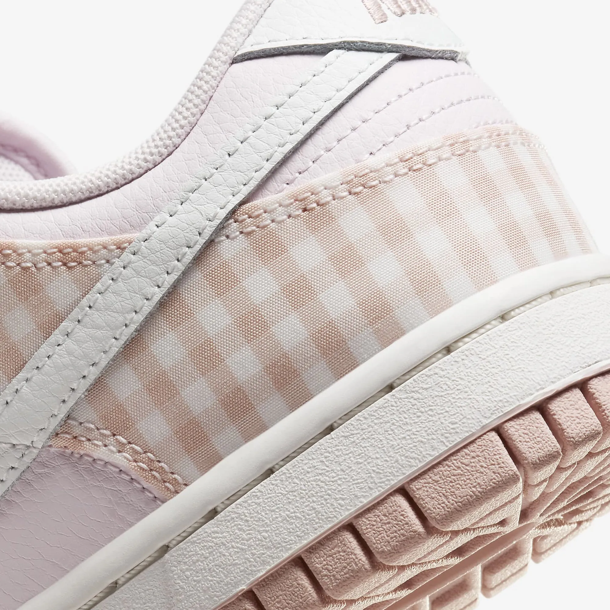 Nike | WMN'S DUNK LOW  { PEARL PINK/SUMMIT WHITE-PINK OXFORD