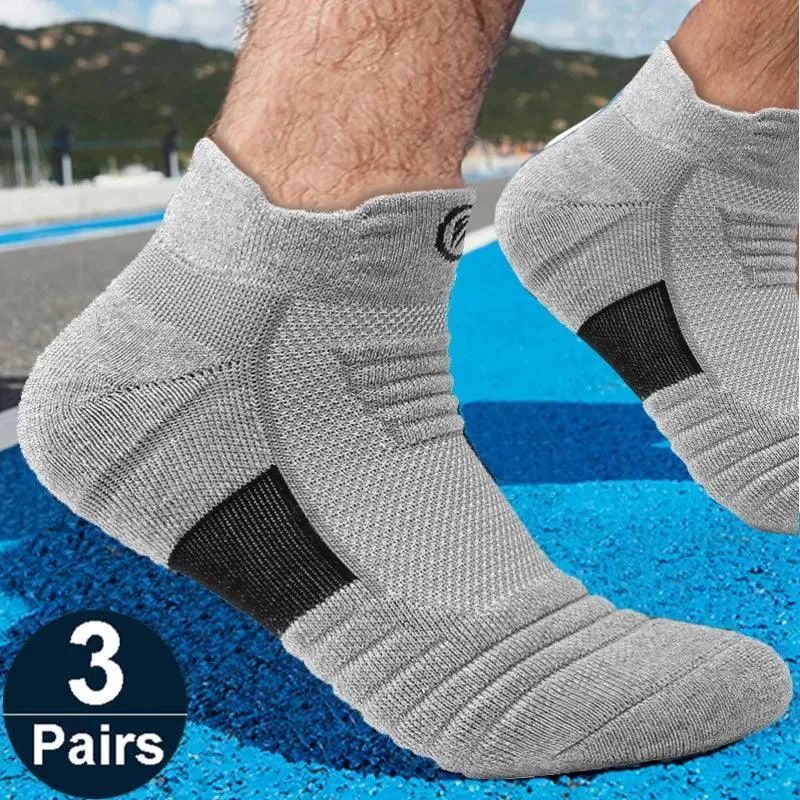 Ultimate Grip Athletic Cotton Socks for Soccer & Basketball: Stay Fresh & Stable